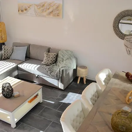 Beachy Chic Holiday home